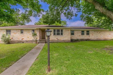 519 1st St, Hewitt, TX 76643
