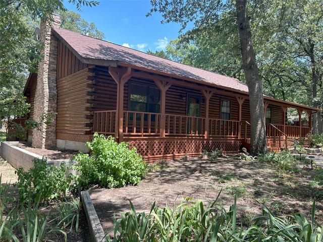 105 Santee Dr, Lake Kiowa, TX 76240