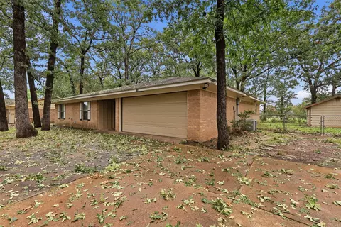 135 46th St SW, Paris, TX 75460