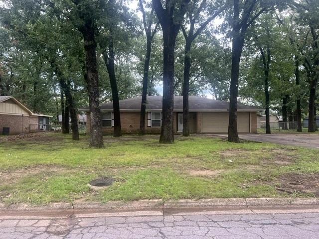 135 46th St SW, Paris, TX 75460
