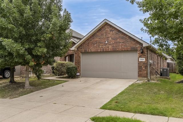 2828 Houston Wood Dr, Fort Worth, TX 76244
