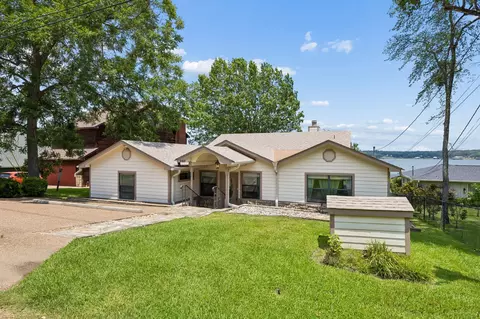 140 Pin Oak Dr, Mabank, TX 75156