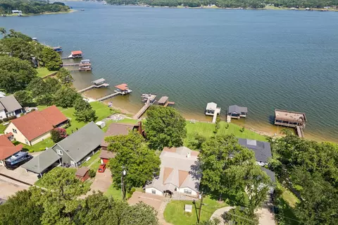 140 Pin Oak Dr, Mabank, TX 75156