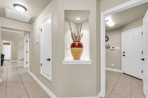 Entry Way - 910 Springdale Ln, Lorena, TX 76655 photo 2 of 4