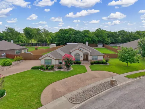 910 Springdale Ln, Lorena, TX 76655