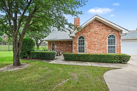 6123 Welden Ct, Fort Worth, TX 76132