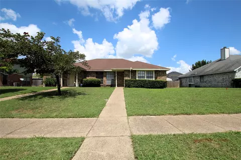 2910 Tanglewood Dr, Lancaster, TX 75134