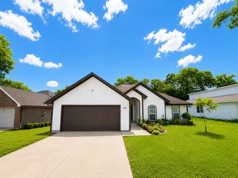 426 Oak Leaf Trl, East Tawakoni, TX 75472