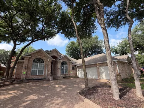 2 Mistywood Ct, Mansfield, TX 76063
