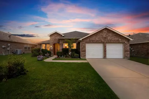308 Creekwood Trl, Forney, TX 75126