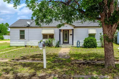 325 NW Avenue I, Hamlin, TX 79520