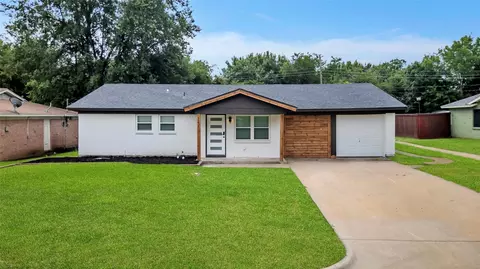341 Lena Ln, Burleson, TX 76028