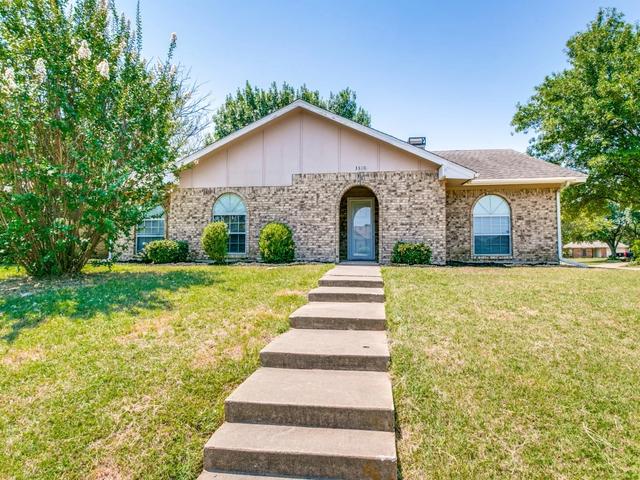 3300 Heritage Ln, Forest Hill, TX 76140