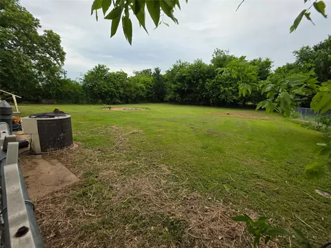 Exterior - 4214 Valview Dr, Waco, TX 76708 photo 4 of 4