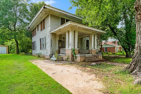 946 S Church St, Paris, TX 75460