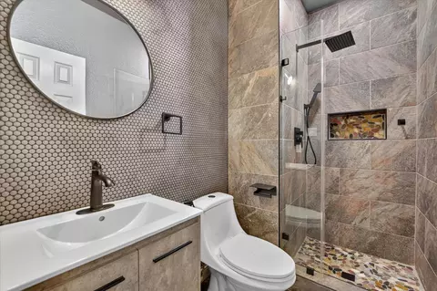 Bath - 560 Featherstone Ln, Prosper, TX 75078 photo 4 of 6