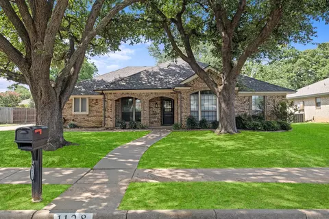 1128 Wingate Dr, Bedford, TX 76021