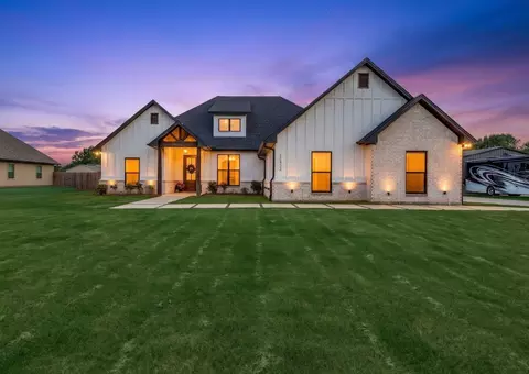 12432 Maplewood Dr, Lindale, TX 75771