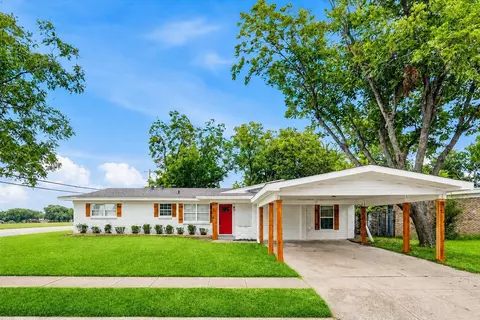 1301 Manor Dr, Cleburne, TX 76033