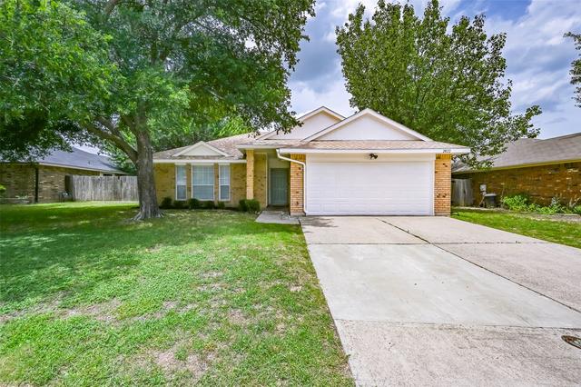 2822 White Oak Dr, Grand Prairie, TX 75052