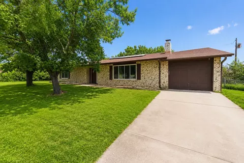 119 Dennis St, Jacksboro, TX 76458