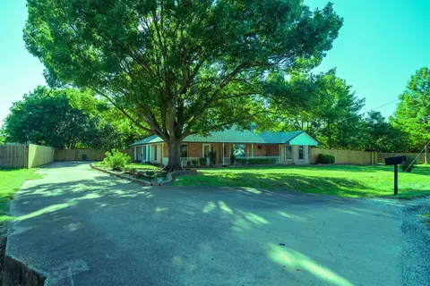 149 Lassetter Dr, Red Oak, TX 75154