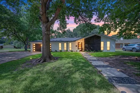 8920 Kincaid Dr, Benbrook, TX 76116