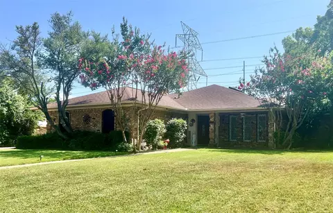 1826 Green Tree Ln, Duncanville, TX 75137