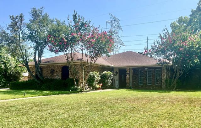 1826 Green Tree Ln, Duncanville, TX 75137
