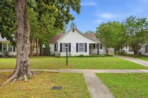 520 W Acheson St, Denison, TX 75020