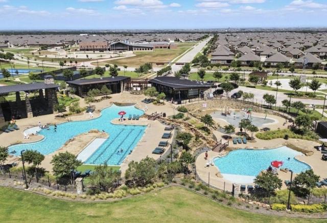 3721 Tracewood Bnd, Aubrey, TX 76227