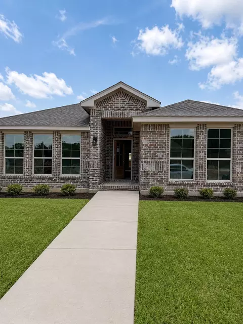 1422 Quail Creek Dr, Cleburne, TX 76033