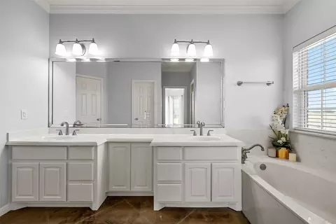 Bath - 3696 Old Lorena Rd, Lorena, TX 76655 photo 1 of 3