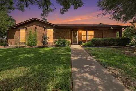 1300 Linda Ct, Cleburne, TX 76033