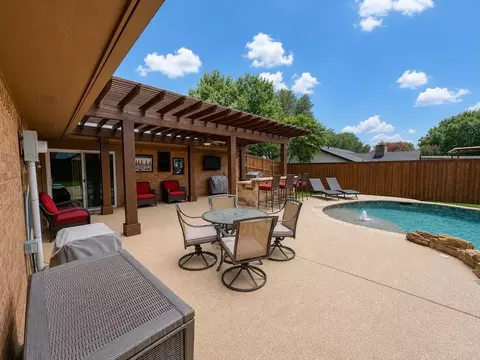 1300 Linda Ct, Cleburne, TX 76033