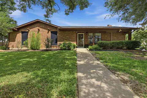 1300 Linda Ct, Cleburne, TX 76033