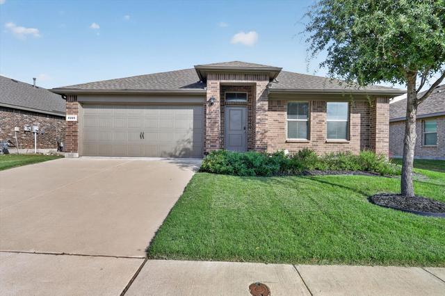 8205 Burma Dr, Fort Worth, TX 76131