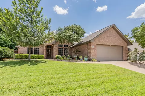 2536 Oak Brook Dr, Bedford, TX 76021