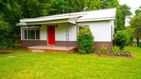 401 W Carolina St, Palestine, TX 75803
