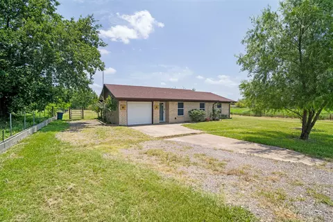 6105 Country Corner Ln, Terrell, TX 75161