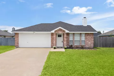 1516 S Rockwall Ave, Terrell, TX 75160