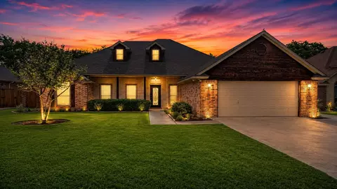 806 N Tejas Dr, Sanger, TX 76266