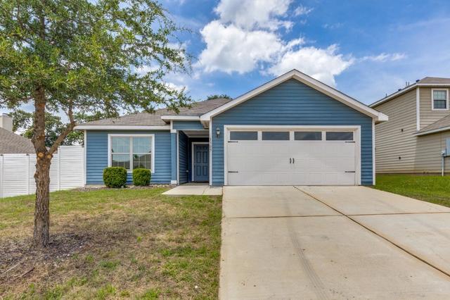 1305 Eagle Lake Dr, Azle, TX 76020
