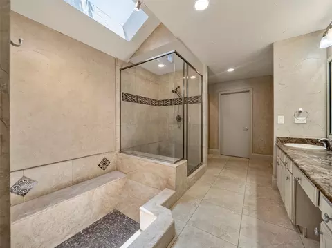 Bath - 4101 Rush Cir, Addison, TX 75001 photo 1 of 5