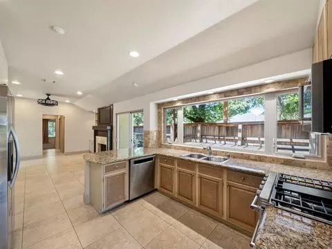 Kitchen - 4101 Rush Cir, Addison, TX 75001 photo 2 of 4
