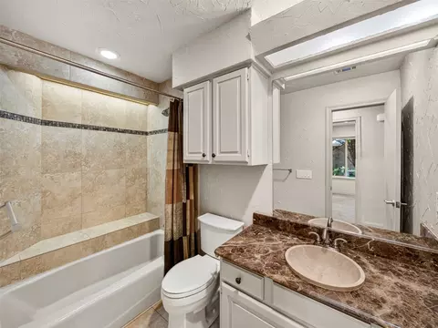 Bath - 4101 Rush Cir, Addison, TX 75001 photo 4 of 5