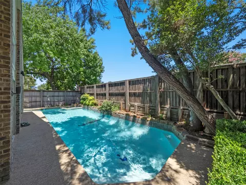 Exterior - 4101 Rush Cir, Addison, TX 75001 photo 6 of 13