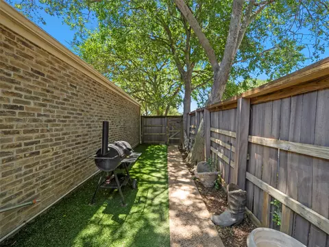 Exterior - 4101 Rush Cir, Addison, TX 75001 photo 9 of 13