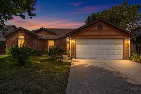 7949 Waterside Trl, Fort Worth, TX 76137