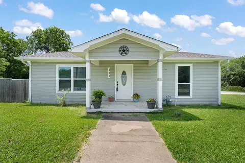 111 W Shelton St, Alvarado, TX 76009
